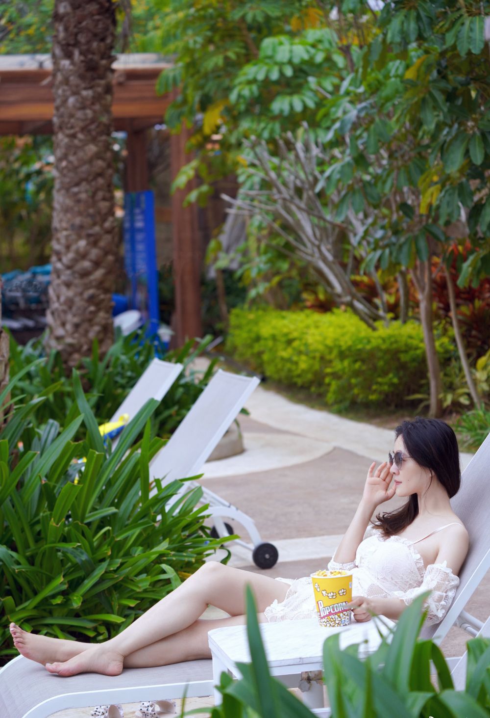 田海蓉晒47岁生日美照,田海蓉戴墨镜年轻写真