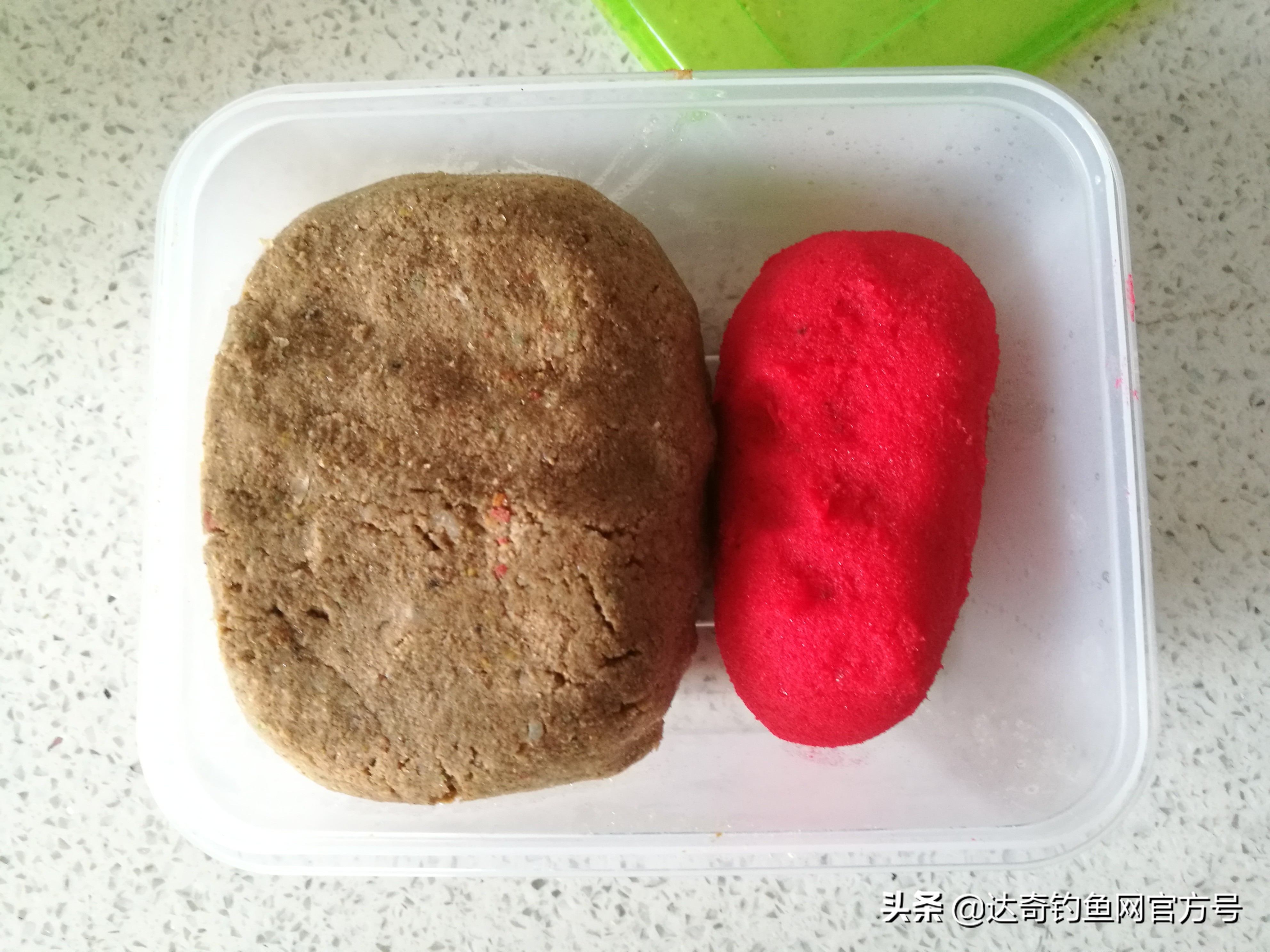 冬钓鲫鱼用红虫就够了？也许该了解一下“包食”诱钓，更有效