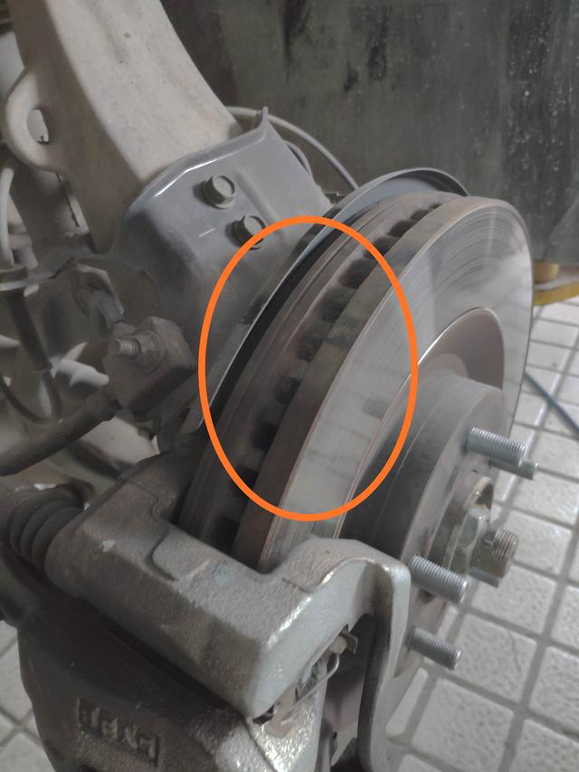 英菲尼迪6万公里刹车盘磨损程度,英菲尼迪刹车盘怎么拆