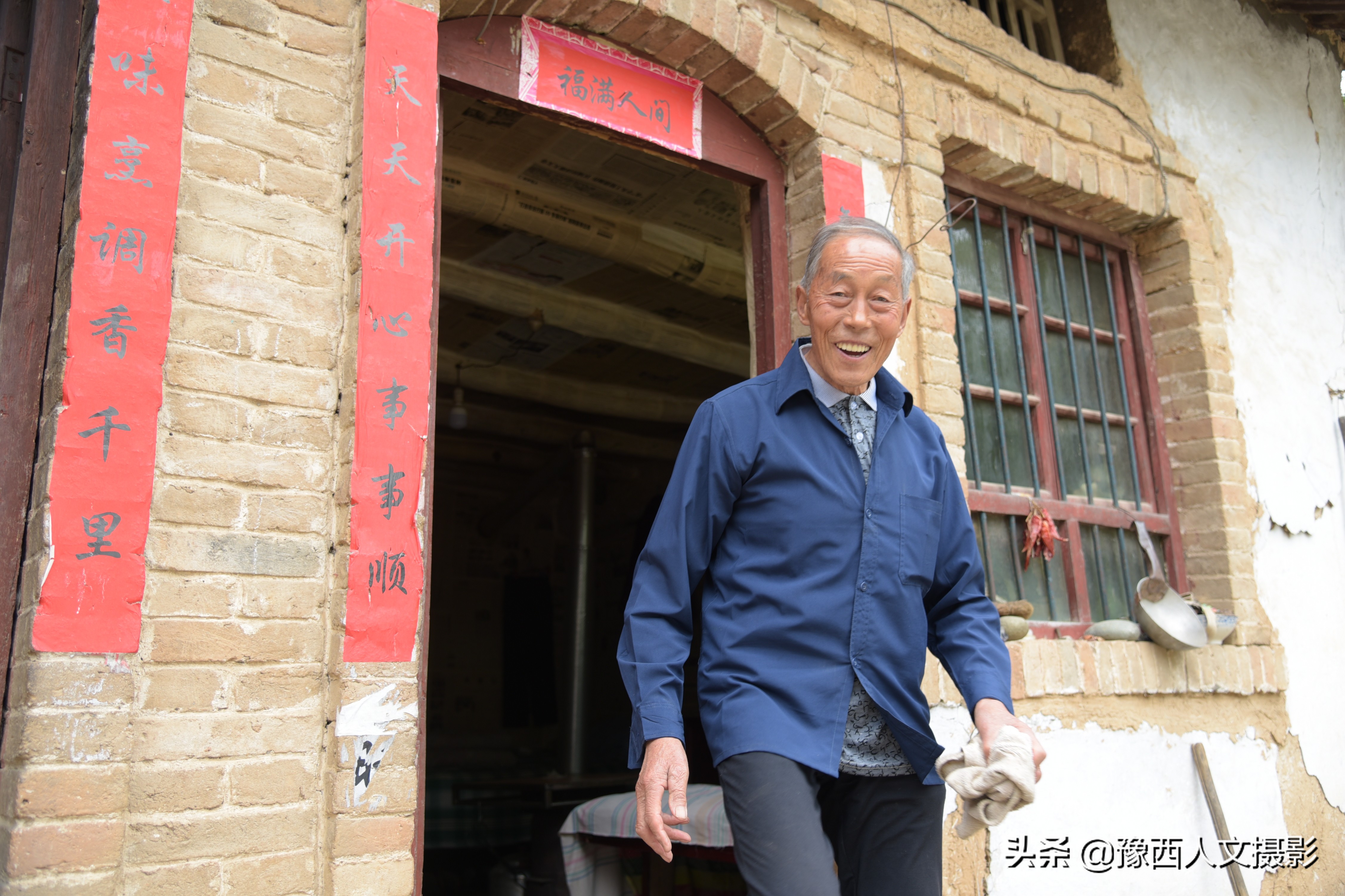 老村医治好脉管炎，两兄弟拿万元酬谢，他仅从毛票中抽出80块