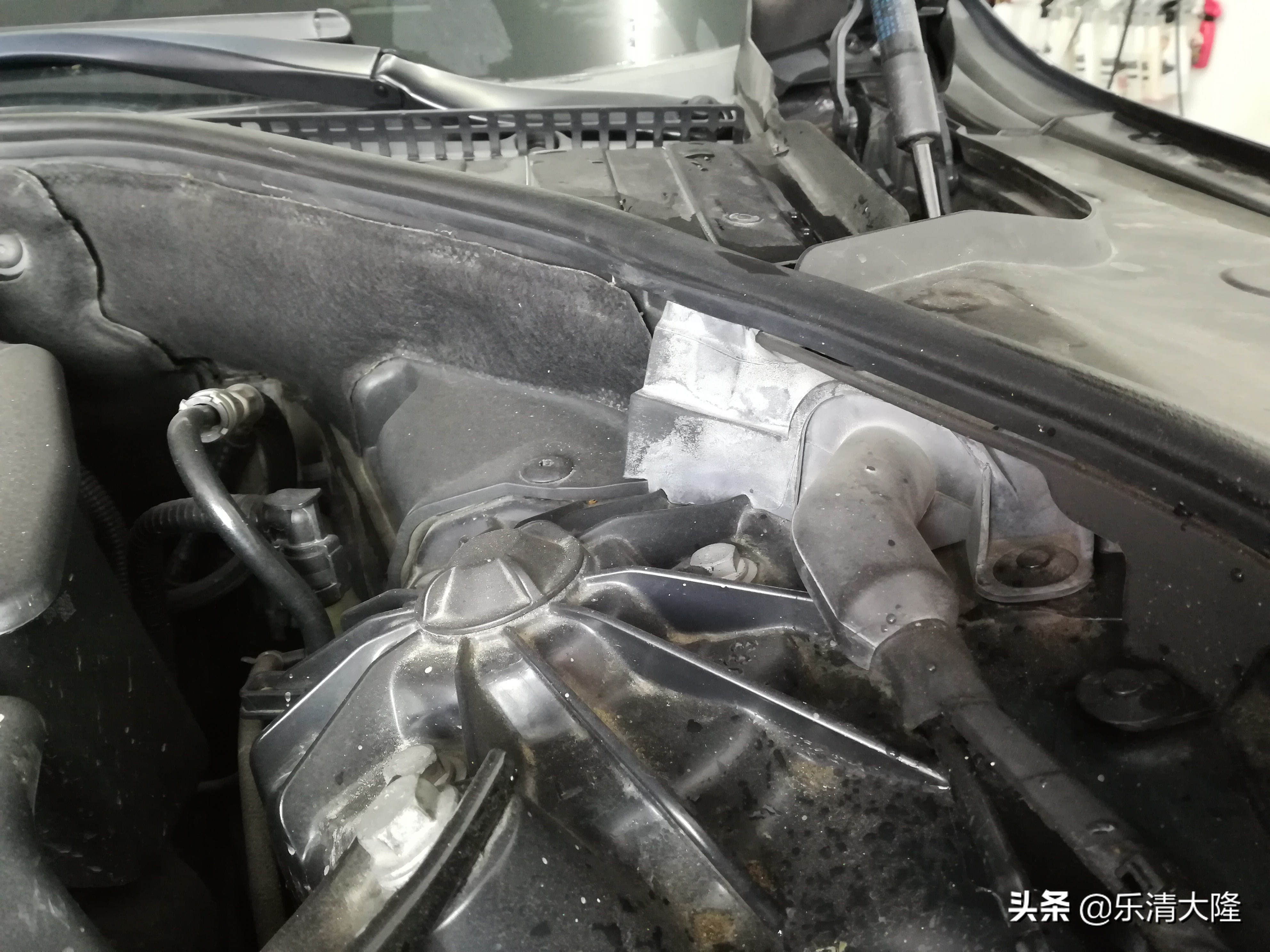 广州宝马7系内饰清洗,宝马7系发动机舱清洗