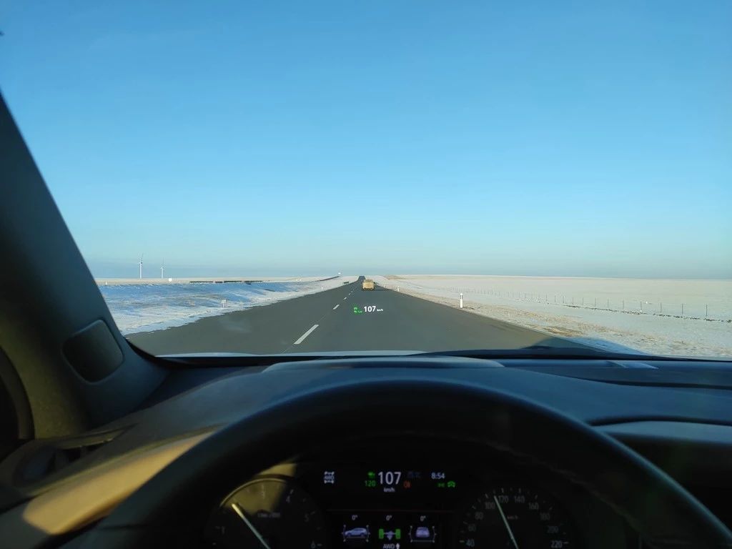 四驱车和雪地胎哪个更安全,四驱与雪地胎哪个更稳