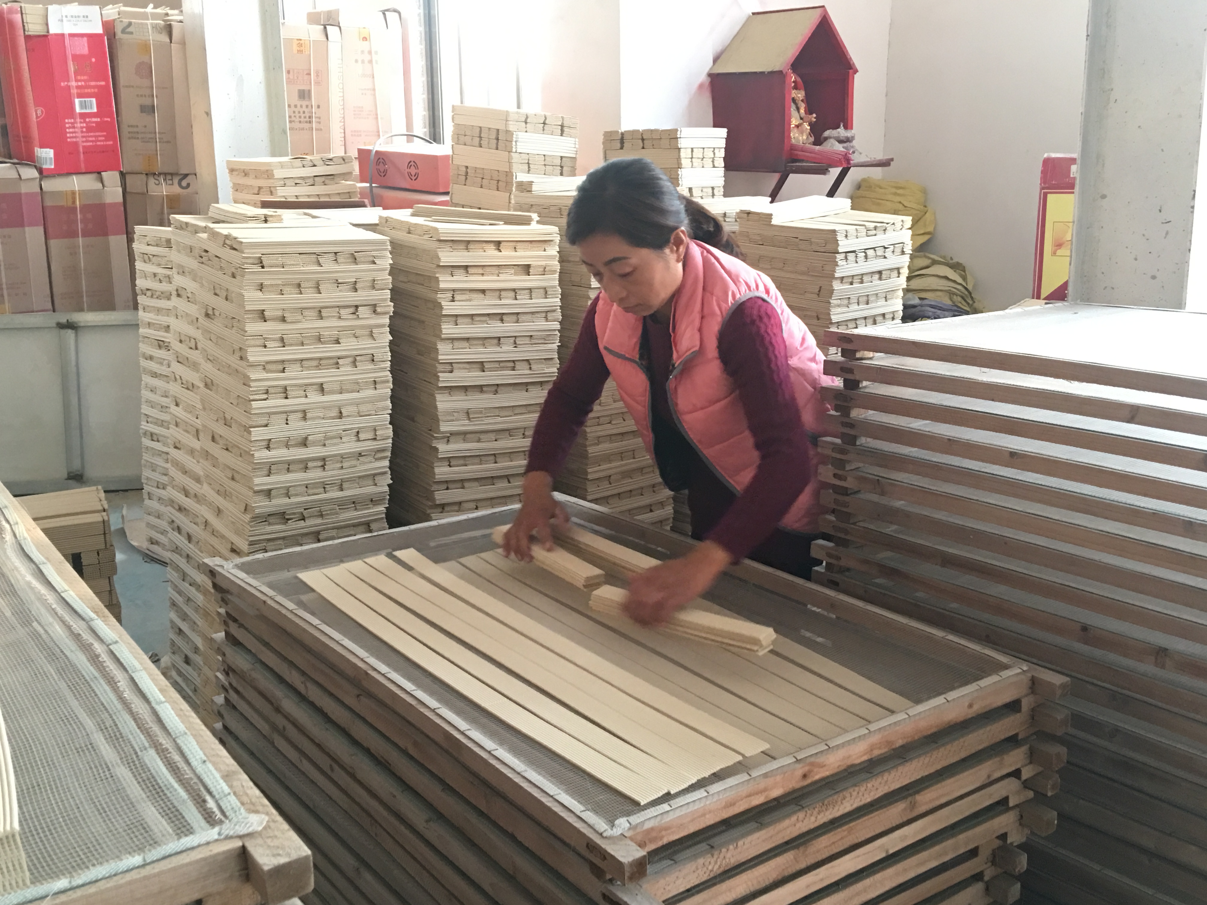 农村小伙靠这门手艺两年买房,河南制香第一村