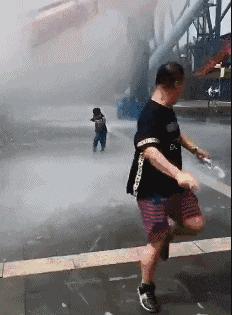 搞笑gif趣图妹子你别闹了,搞笑gif趣图妹子你这笑容太魔性了