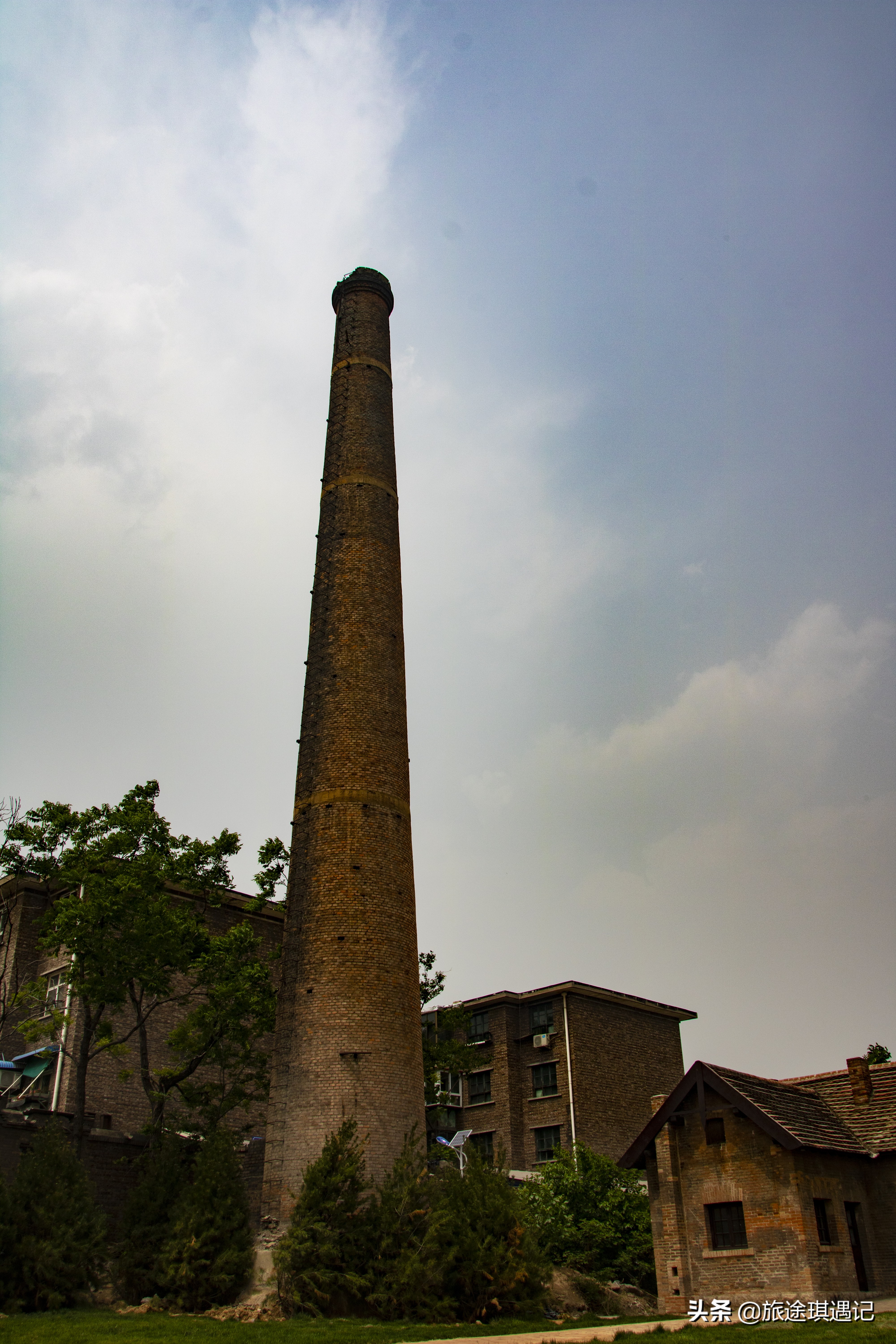 气势非凡的段家楼，中西合璧的建筑群，书写着一部煤矿兴亡史