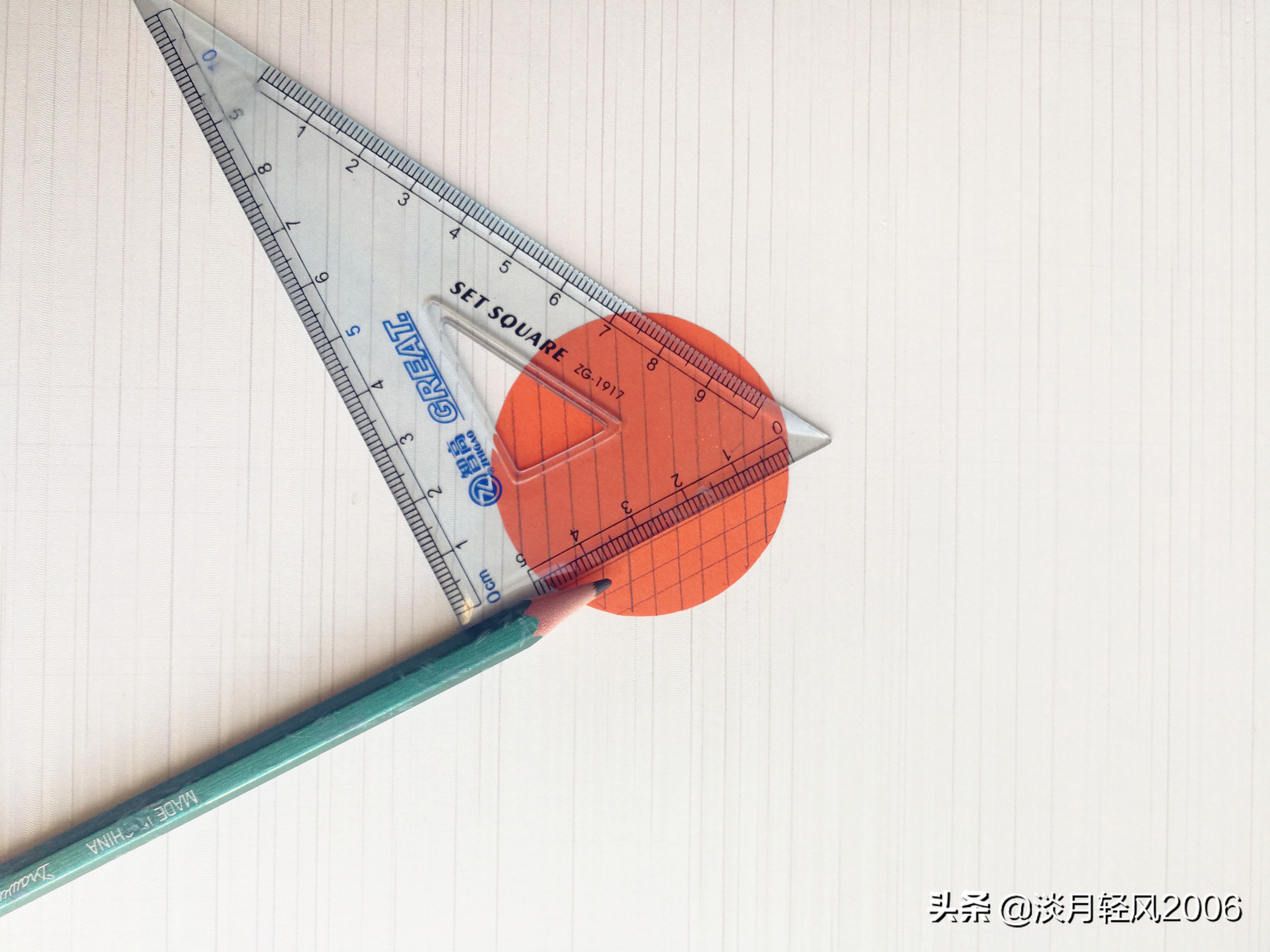 黄色卡纸向日葵创意美术作品,用卡纸折向日葵最简单的方法