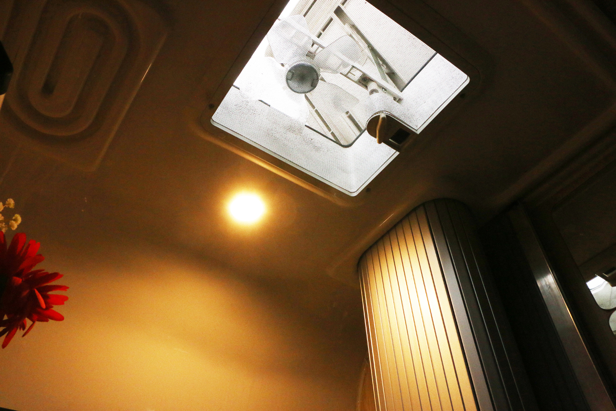 福田G9对卡座升顶房车,福田g9房车五菱房车对比