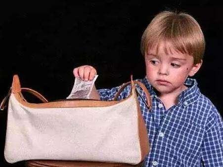 孩子拿家里的钱该怎么管教,面对孩子把钱送给小朋友怎么办