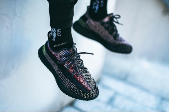 yeezy350亚洲限定粉满天星,黑色满天星yeezy350穿搭
