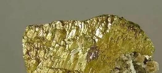 金子刚开采出来什么颜色,金子刚出来的颜色是什么