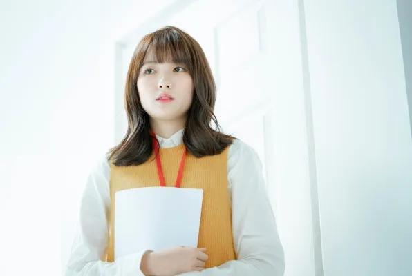 “别看了,你买不起”丨我在奢侈品店,看到了人间真实