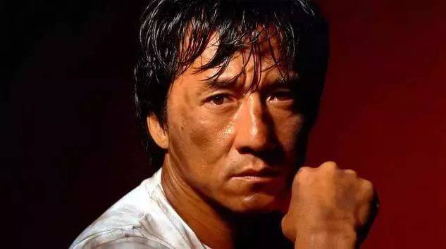 成龙宣传电影腰伤,成龙腰伤复发走路图片