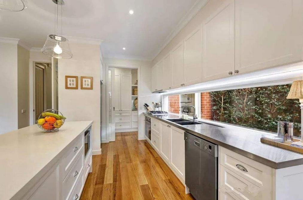 什么样的厨房适合不锈钢台面,不锈钢橱柜台面到底好不好