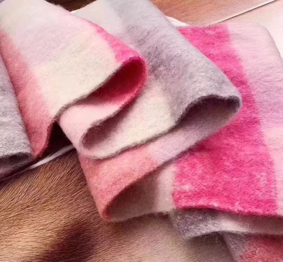 围巾女冬季百搭彩虹格子,冬季高级感彩虹围巾