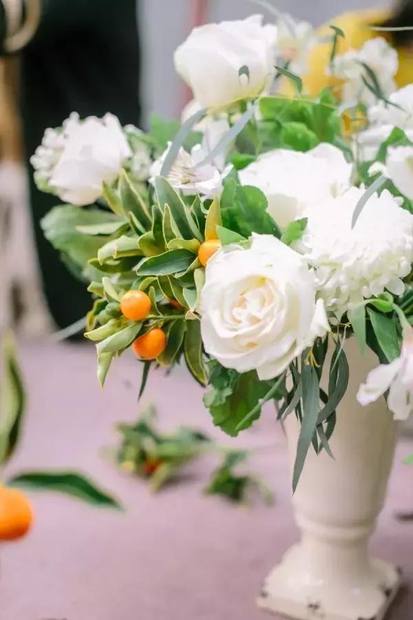 矿泉水瓶手工制作花瓶插花,怎么自己动手做插花瓶