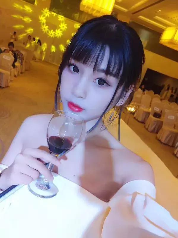 女大学生做微商月收入2万,14岁做微商月入10万