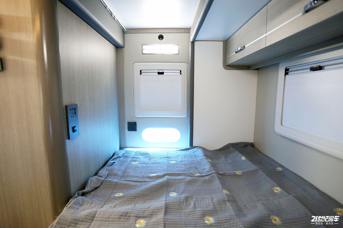 最新国产依维柯欧胜四驱房车,依维柯欧胜6.5吨悬挂