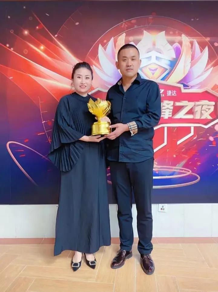 深度揭露四川可乐二晨清河李哥网络情感主播的秘密