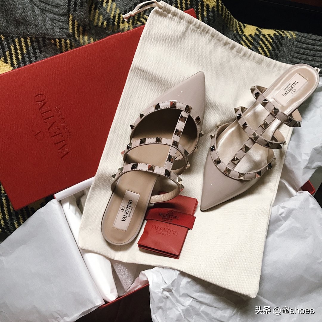 哪个颜色的华伦天奴铆钉鞋最好看,华伦天奴铆钉鞋哪款好看