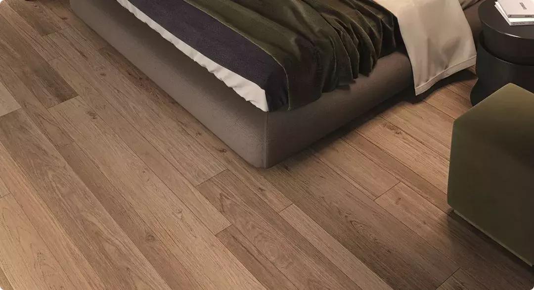 觉得地板土气,木地板感觉不好看