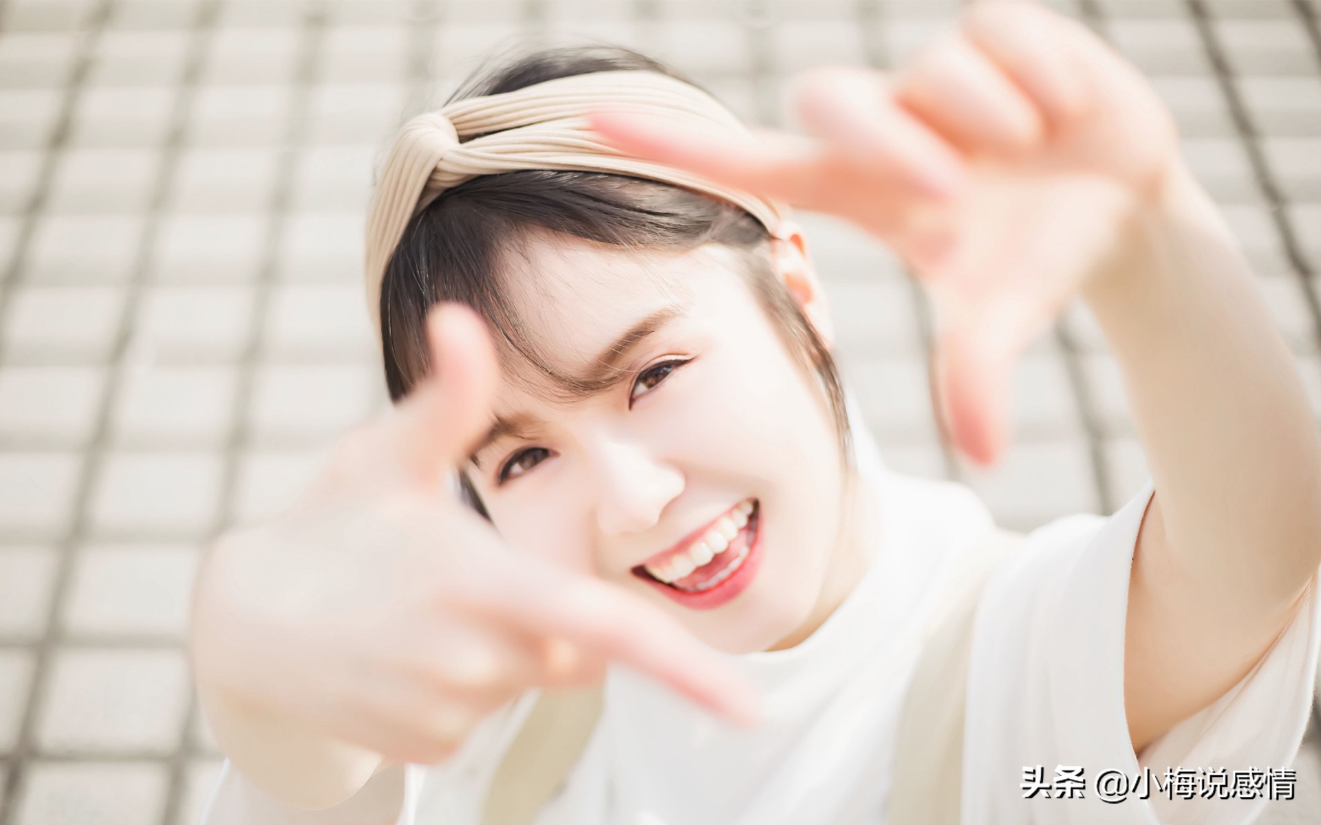 女生对你撒娇该怎么回应她,当女孩主动跟你示好