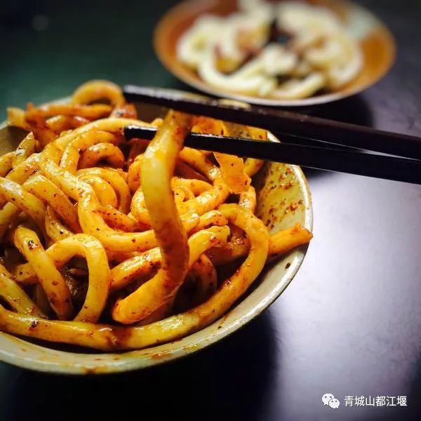 坐上公交去旅行!跟着这条101路线,带你玩遍大半个都江堰~一站一景,吃喝玩乐一网打尽!