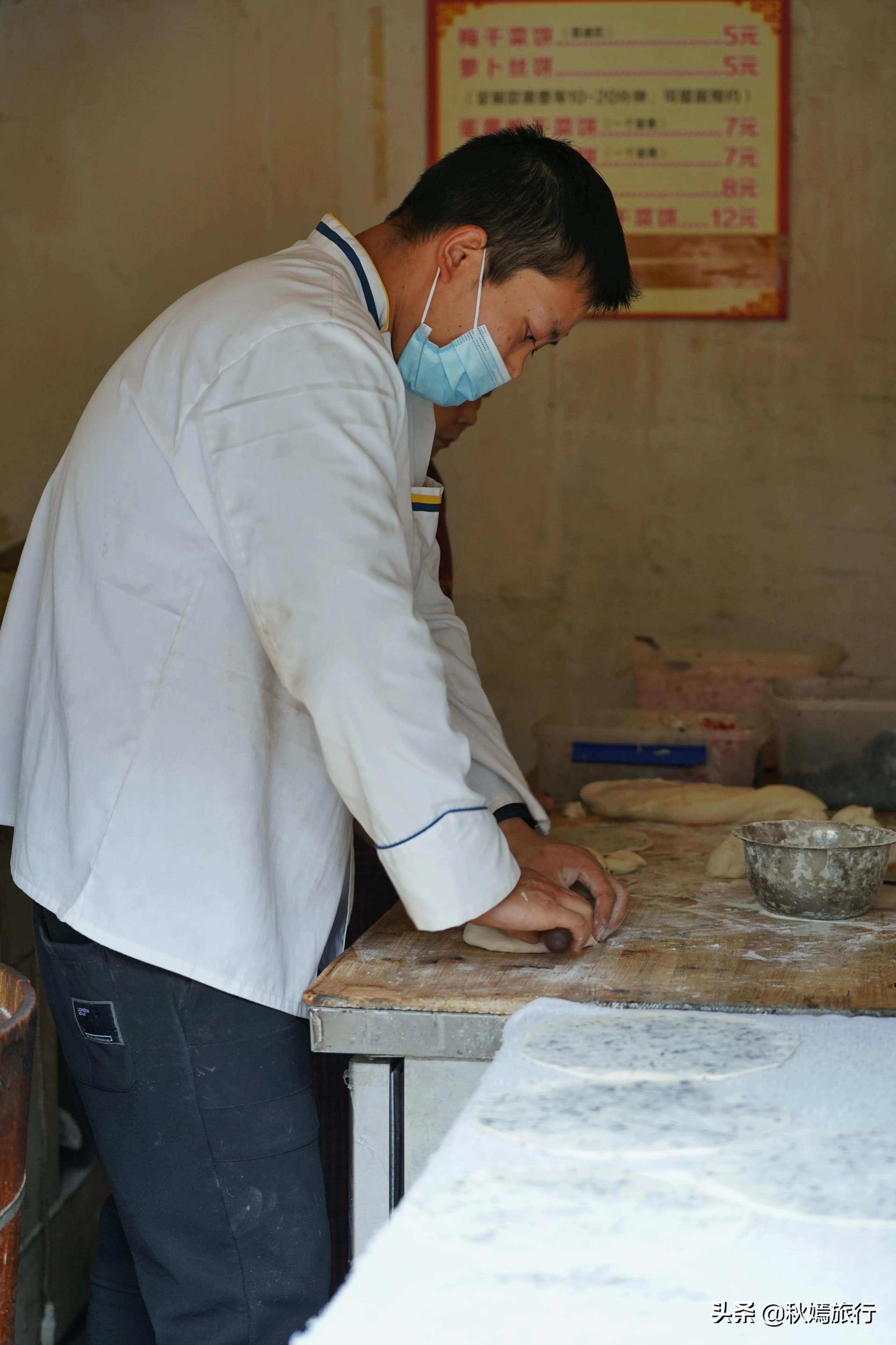 冬游常熟燕园赏蜡梅花,方桥头梅干菜扣肉饼5元一只,顾客盈门