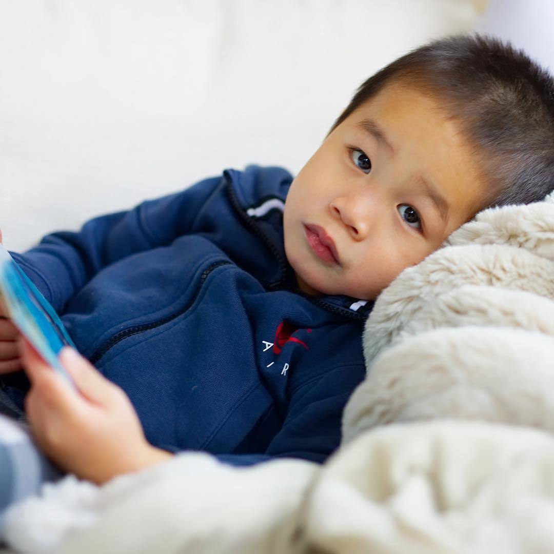 美国网红领养中国残障男孩,疯狂吸血赚钱后就无情抛弃?