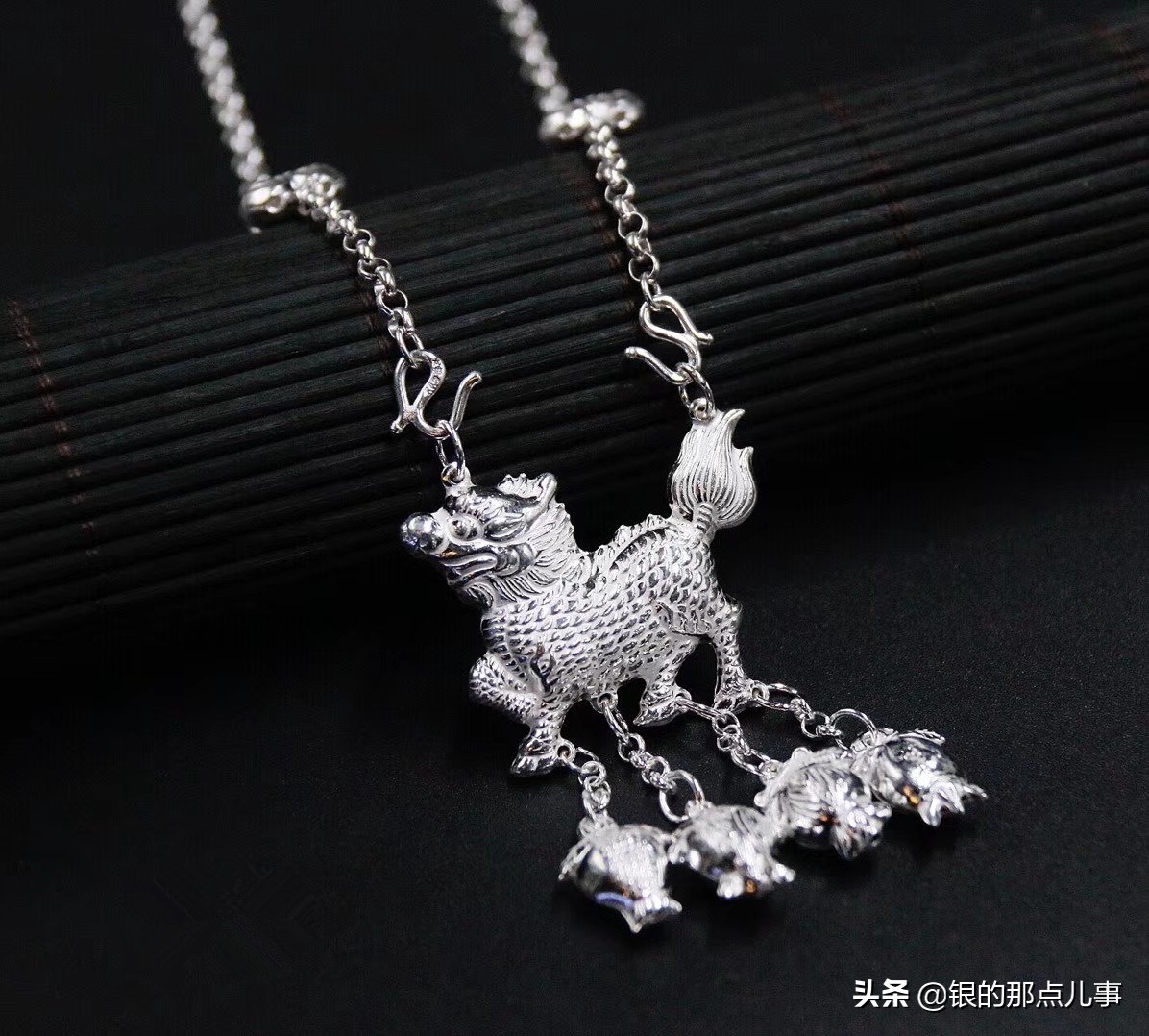 长辈送的银锁能送人不,小银锁可以自己买给自己戴吗