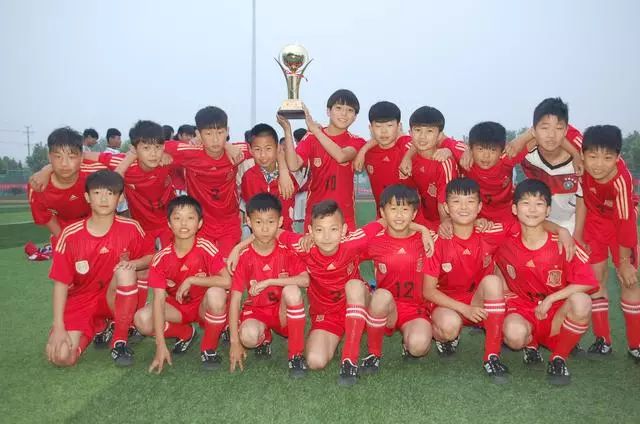 曹州功夫足球联赛,山东菏泽曹州武校毽球比赛