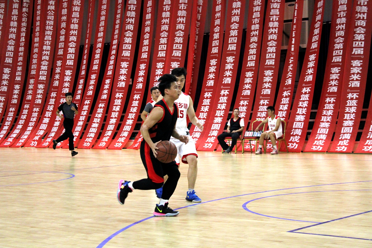 南昌市赣州商会第四届篮球联赛系列报道之章贡VS会昌比赛精彩上演