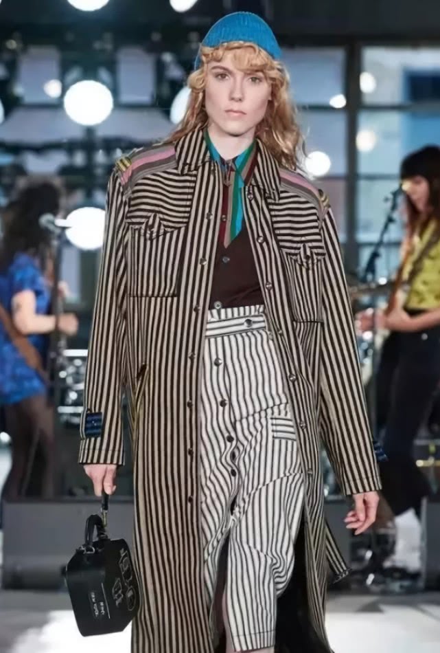 coach蔻驰联名款,蔻驰联名bape皮衣