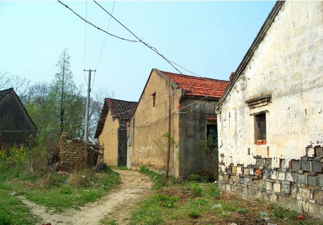 地板瓷砖裂开拱起是什么原因,厨房墙面瓷砖拱起要怎么处理