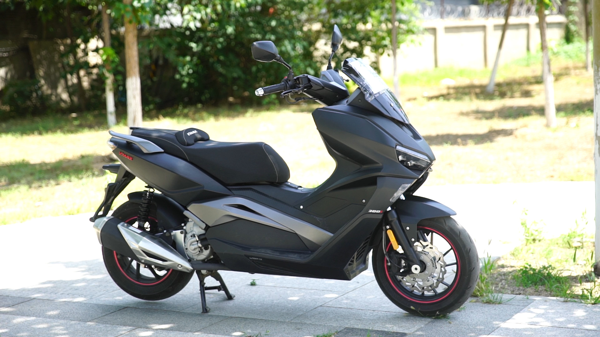 龙嘉vmaxie300n运动型踏板300cc,龙嘉vmaxie300运动型踏板300cc