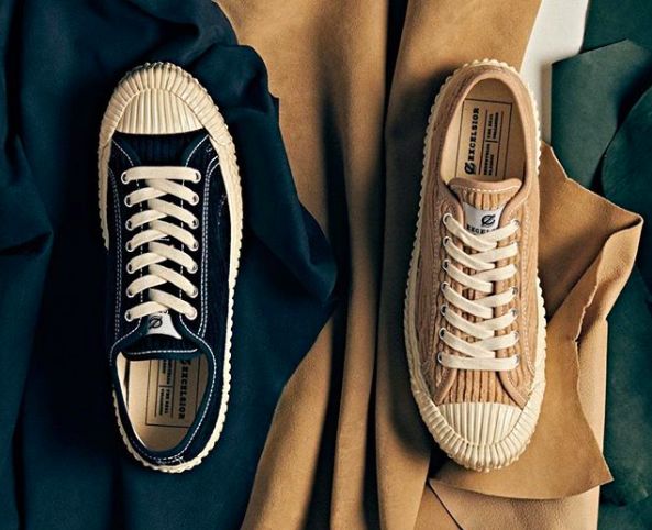 vans帆布鞋哪款好看,vans又一款白色的有涂鸦的帆布鞋