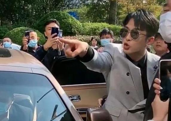 鸿星尔克捐款2000万直播间卖货,鸿星尔克再捐一亿直播间