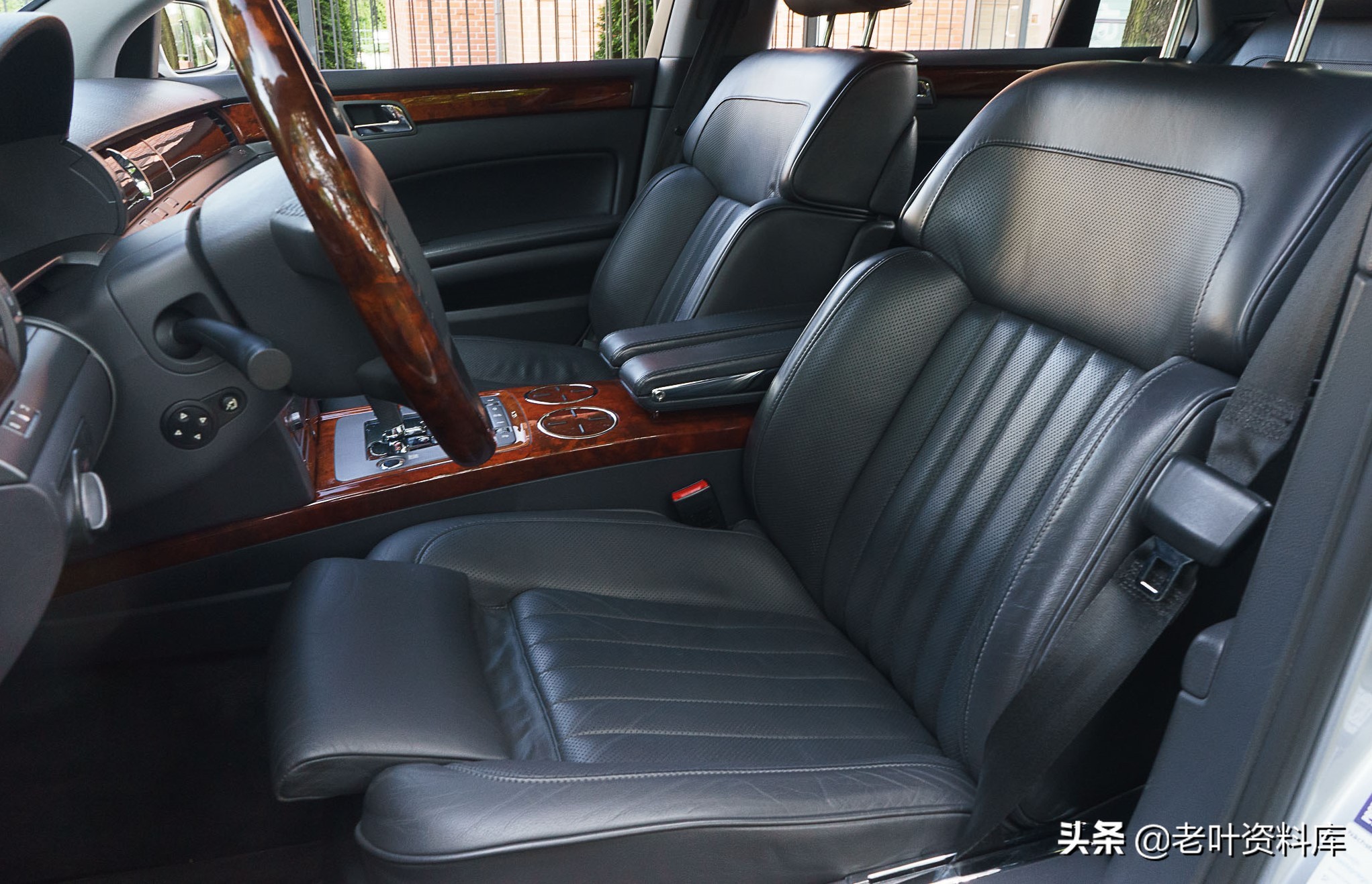 最低调的豪华汽车辉腾短片,2022年最低调的豪车