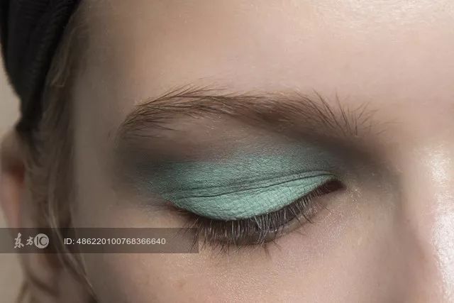 鞠婧祎李艺彤honey舞台,鞠婧祎港风复古妆容