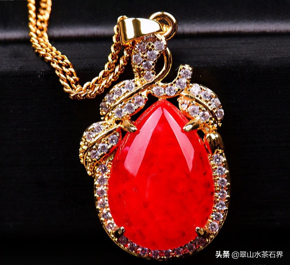 不同颜色翡翠含的元素,不同种类绿色的翡翠