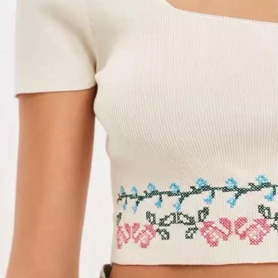 细腰女生穿搭技巧,细腰长腿女生穿搭风