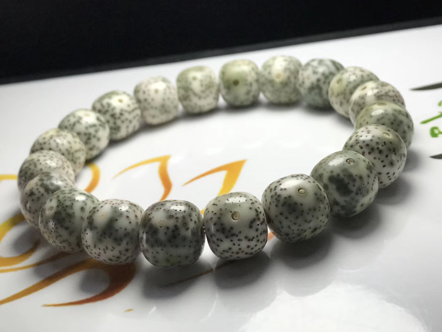 星月菩提的黑点多好还是少好,星月菩提内行才知道的事