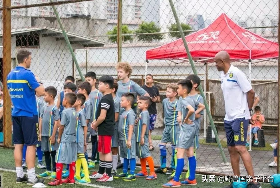 把最纯正意大利足球带来东莞,这个爸爸说足球应该这样学