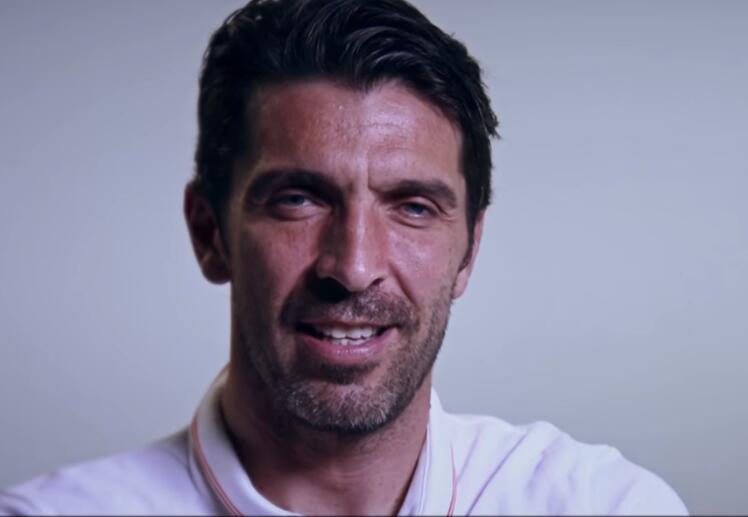 这位足坛最为伟大的非洲门神，被布冯视为偶像