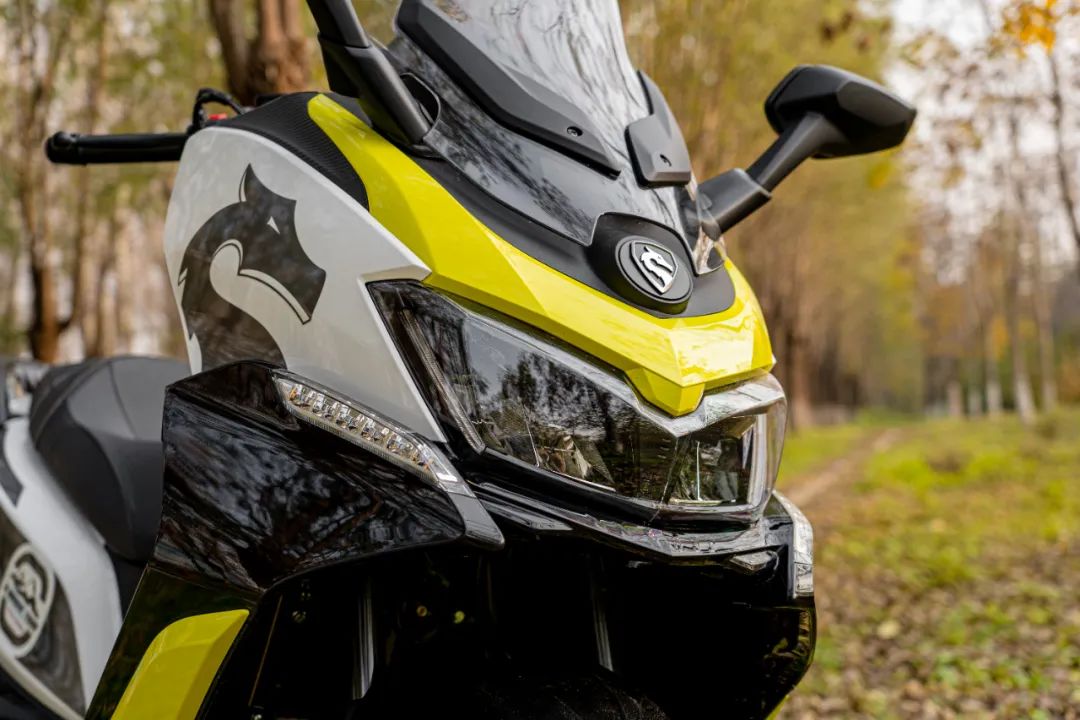 赛科龙rt3s大踏板摩托2024款,国产大踏板赛科龙rt3s推荐