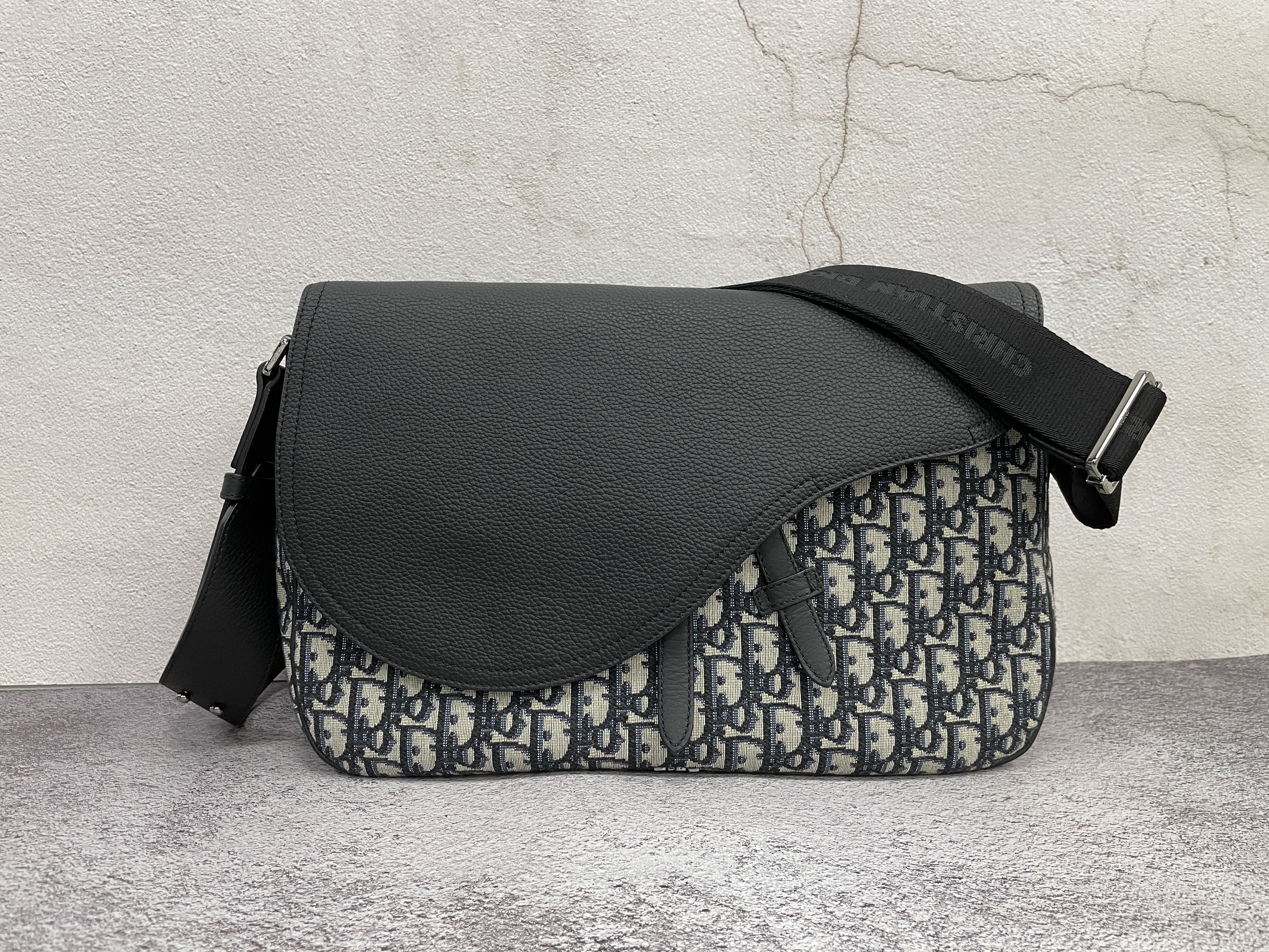 jisoo双肩包图,jisoo背什么包包