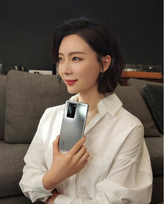 华为高管李小龙亲自呼吁:P40千万别贴膜,否则就变“千元机”