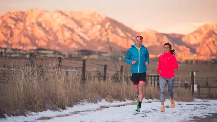 请远离过了40岁还在坚持跑步的人,请远离夏天还在坚持跑步的人