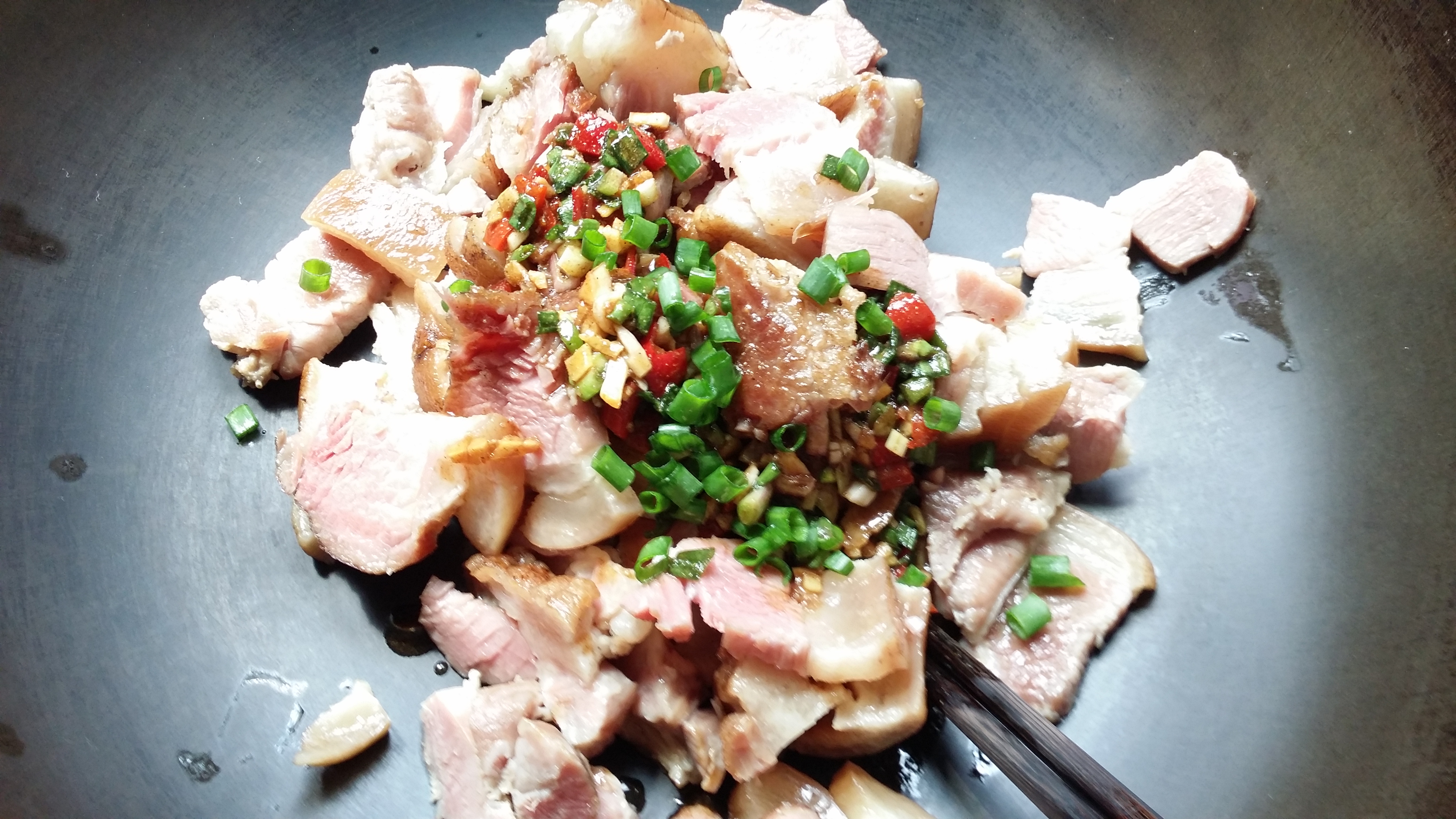 红烧腊猪蹄软糯不油腻,红烧腊猪蹄怎么做好吃又软烂