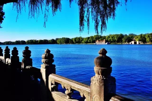 中国园林的诗情画意之美,虽由人作宛自天开的造园理念