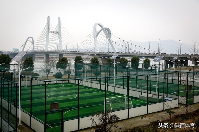 跟着“陕超”游汉中吃碗热米皮踢场球也是十分惬意的